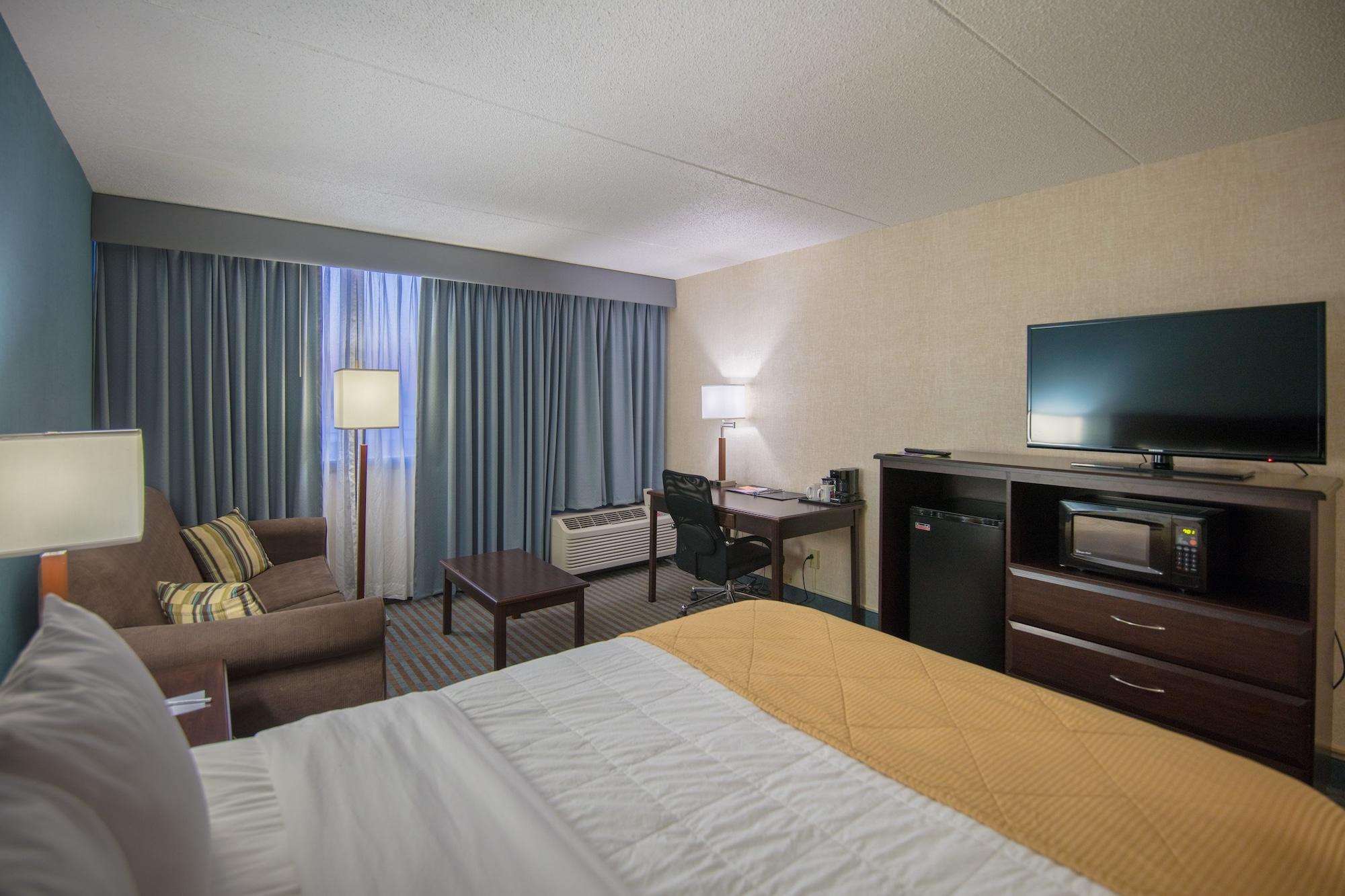 Hotel Ramada By Wyndham Cedar Rapids Exteriér fotografie