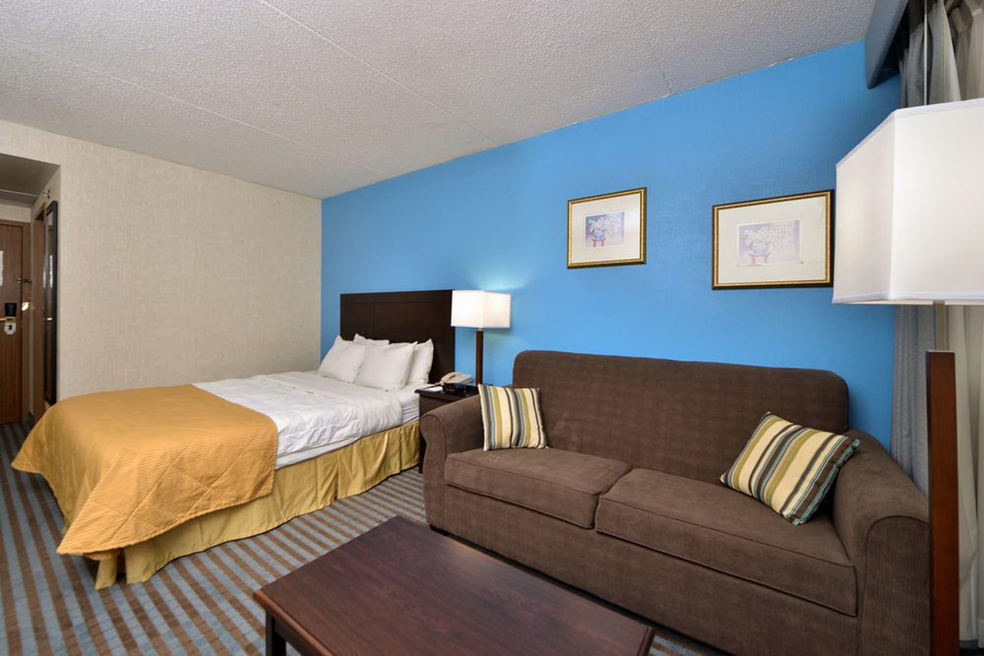 Hotel Ramada By Wyndham Cedar Rapids Exteriér fotografie