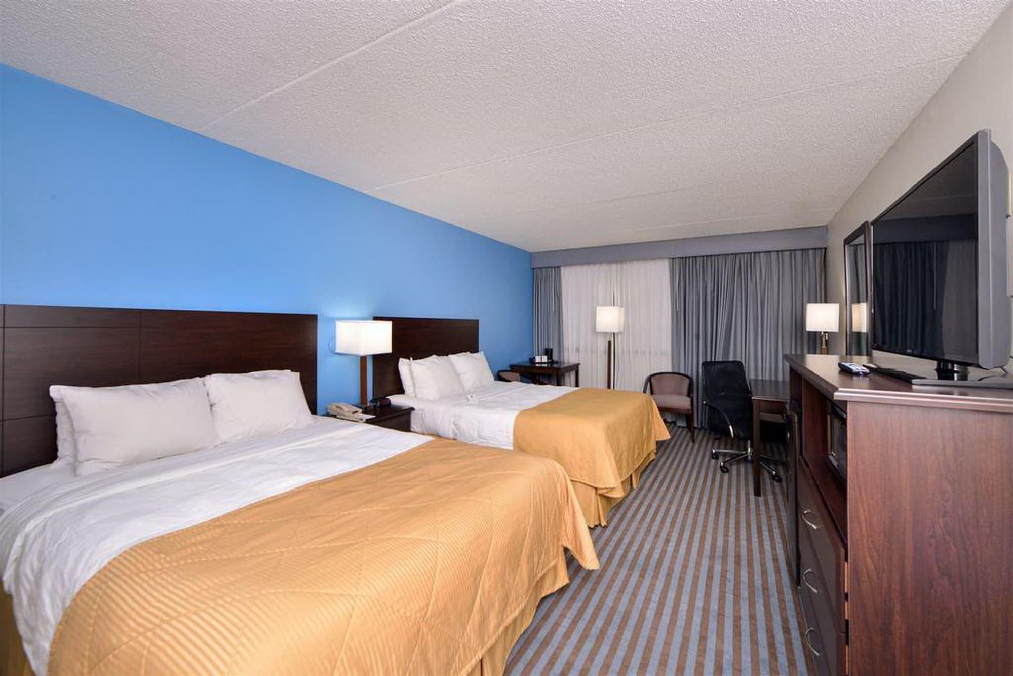 Hotel Ramada By Wyndham Cedar Rapids Exteriér fotografie
