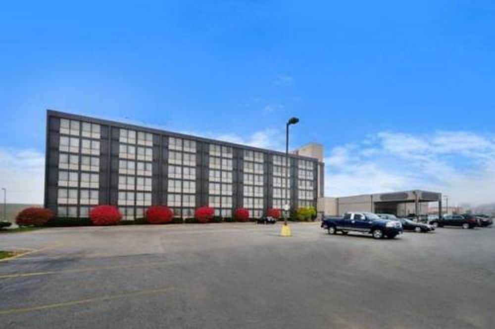 Hotel Ramada By Wyndham Cedar Rapids Exteriér fotografie