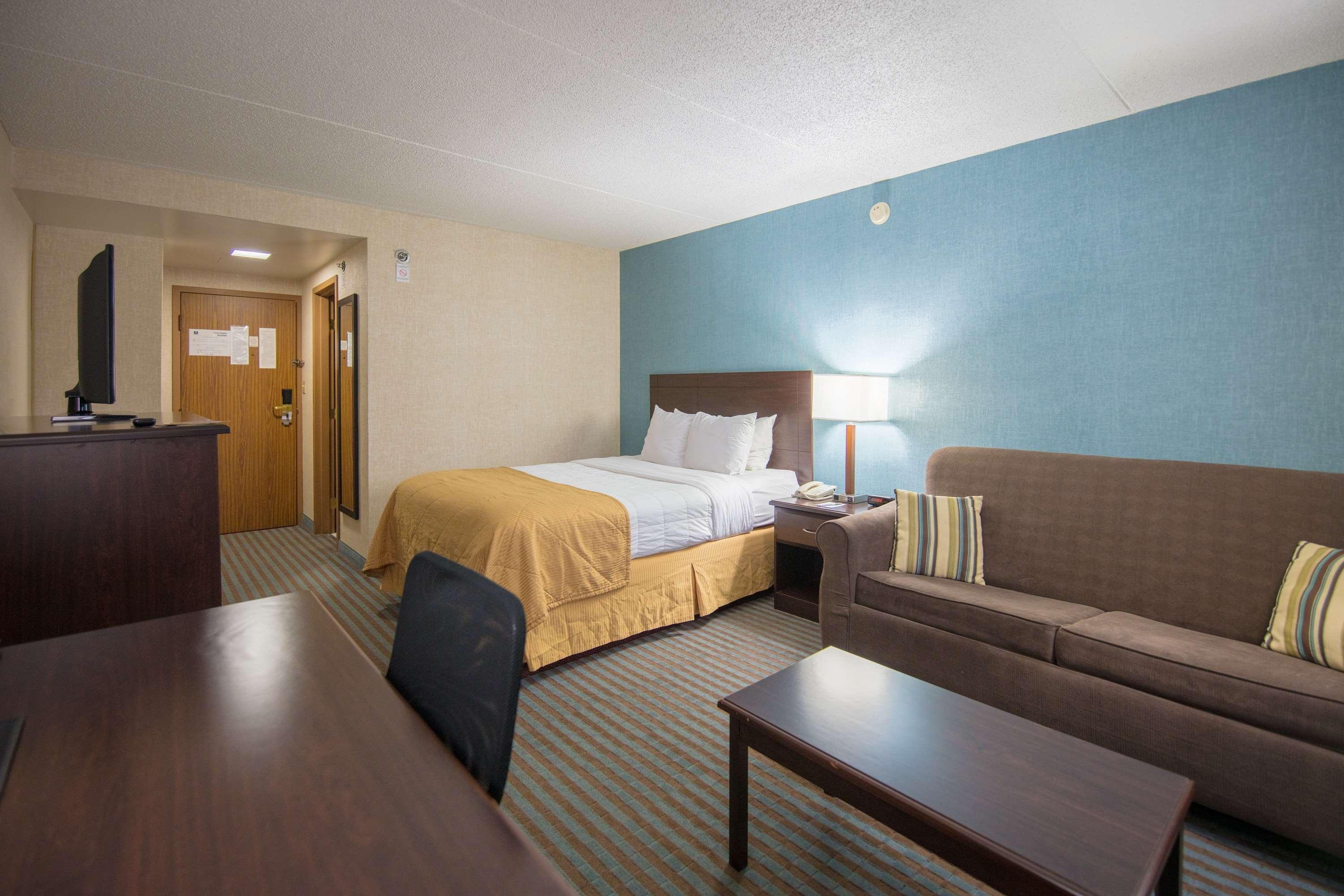 Hotel Ramada By Wyndham Cedar Rapids Exteriér fotografie