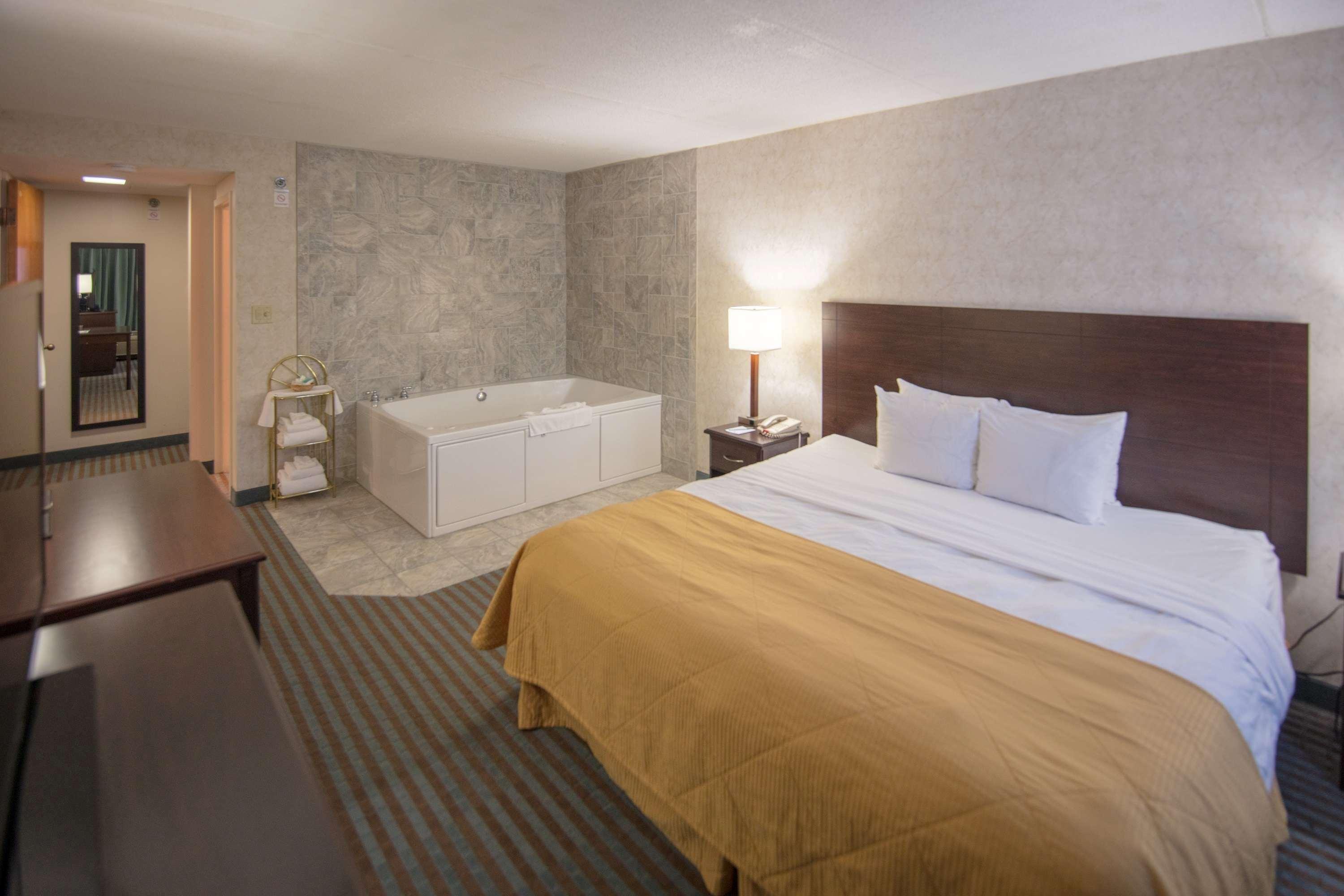 Hotel Ramada By Wyndham Cedar Rapids Exteriér fotografie