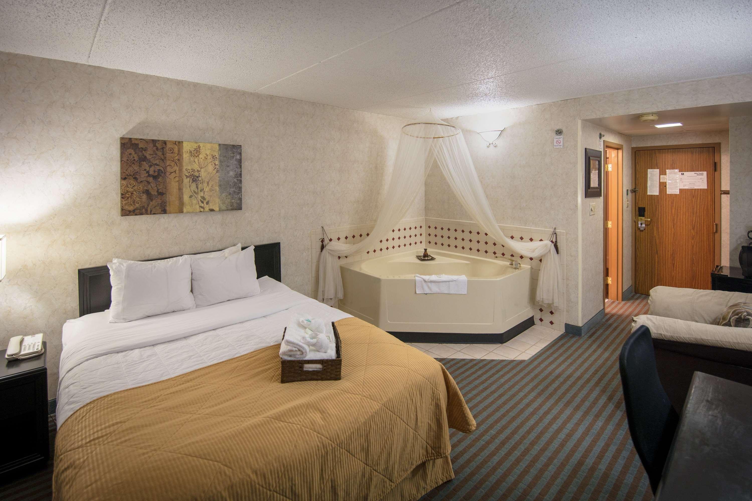 Hotel Ramada By Wyndham Cedar Rapids Exteriér fotografie