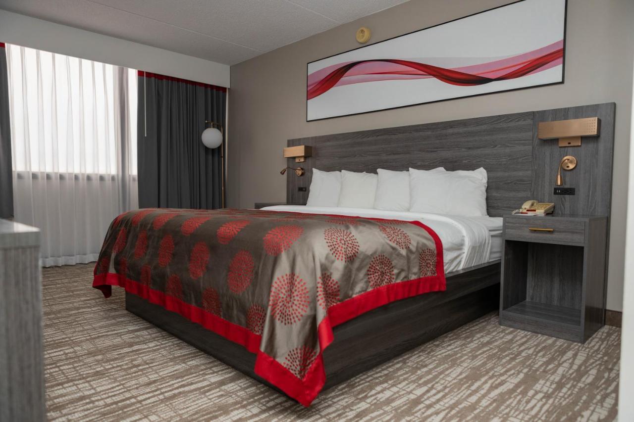 Hotel Ramada By Wyndham Cedar Rapids Exteriér fotografie