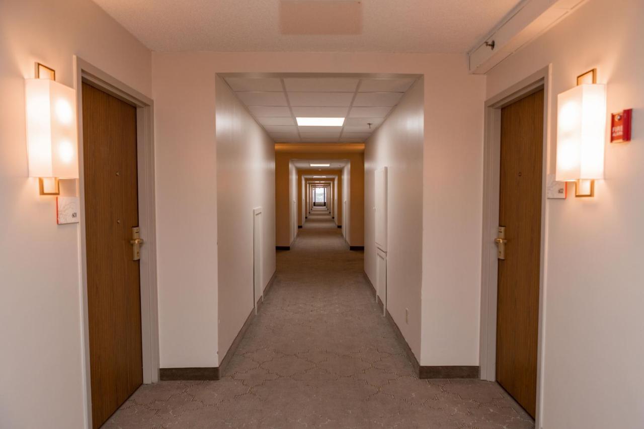 Hotel Ramada By Wyndham Cedar Rapids Exteriér fotografie