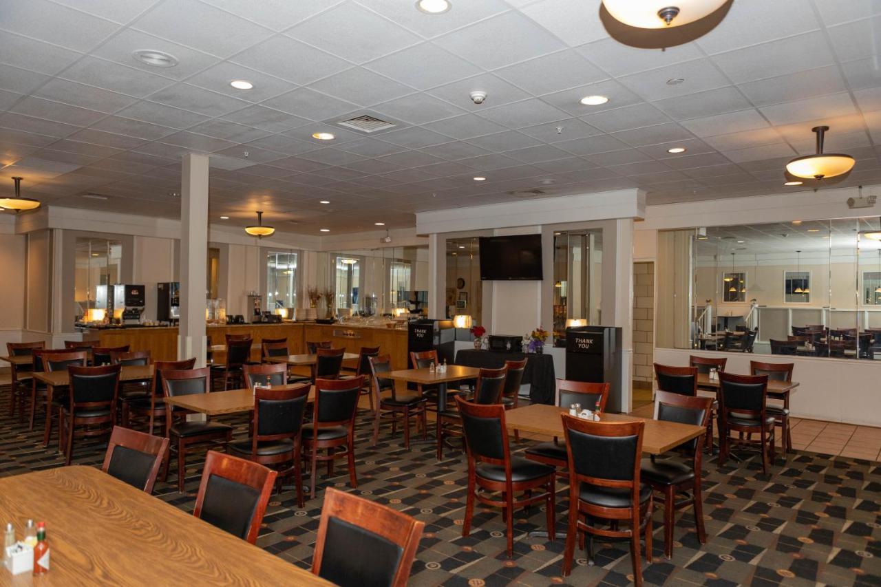 Hotel Ramada By Wyndham Cedar Rapids Exteriér fotografie