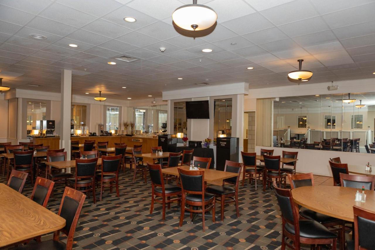 Hotel Ramada By Wyndham Cedar Rapids Exteriér fotografie