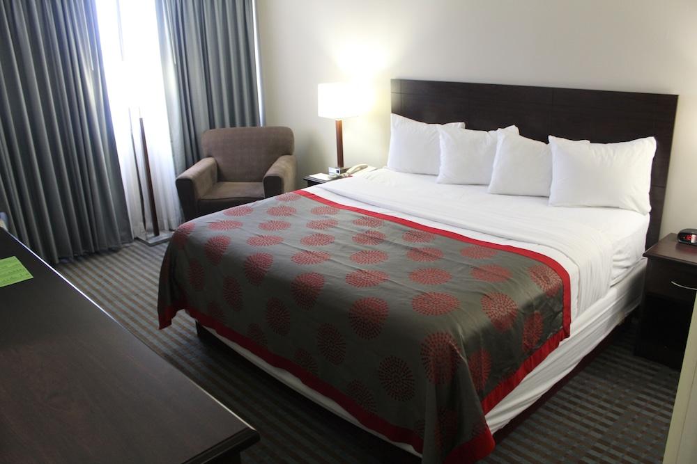 Hotel Ramada By Wyndham Cedar Rapids Exteriér fotografie