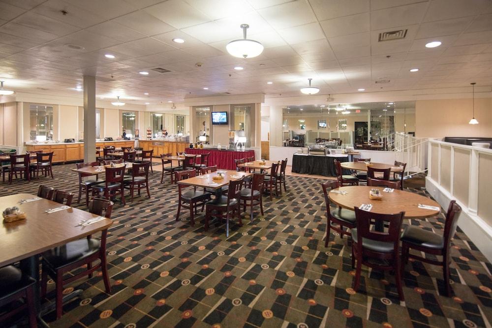 Hotel Ramada By Wyndham Cedar Rapids Exteriér fotografie