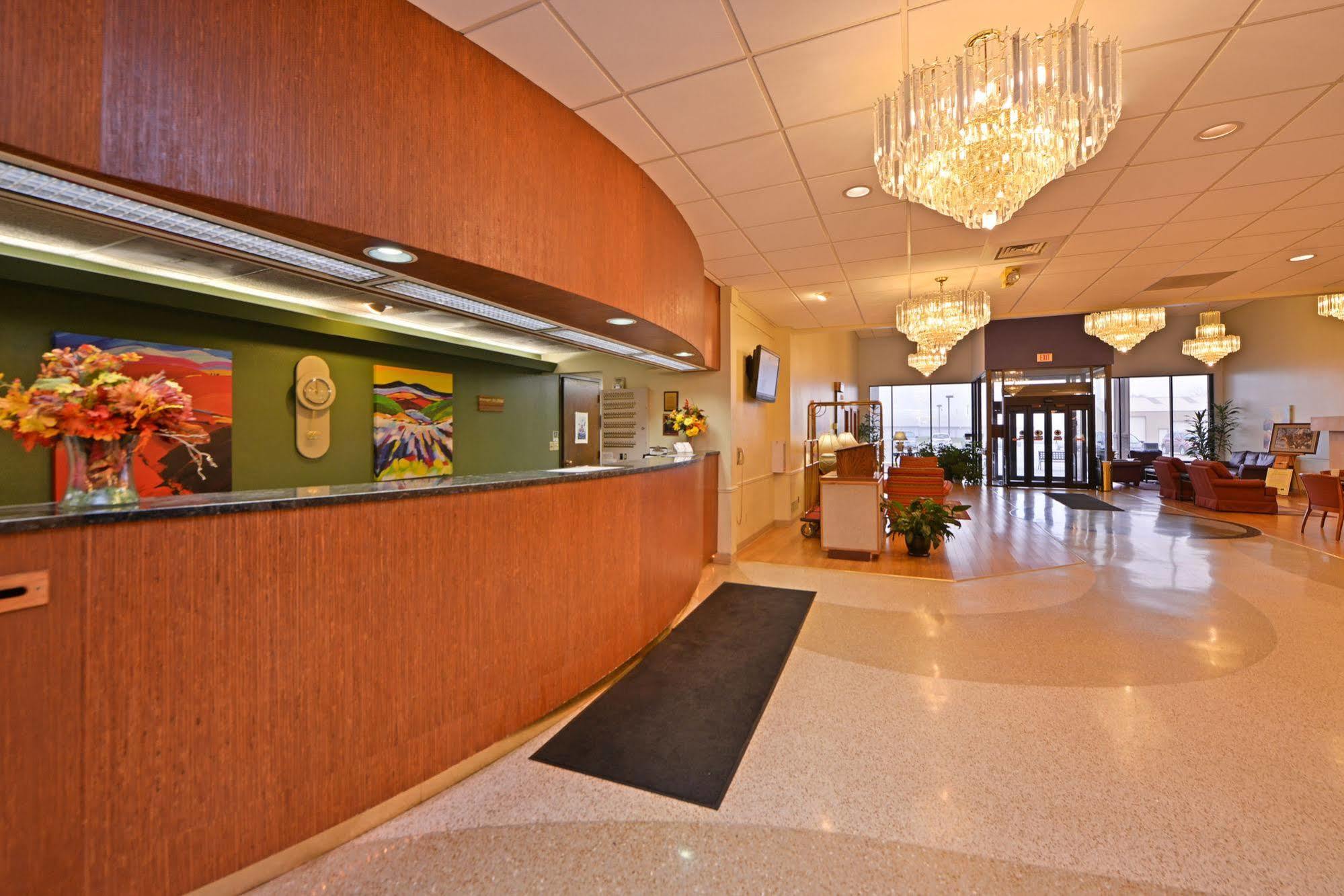 Hotel Ramada By Wyndham Cedar Rapids Exteriér fotografie